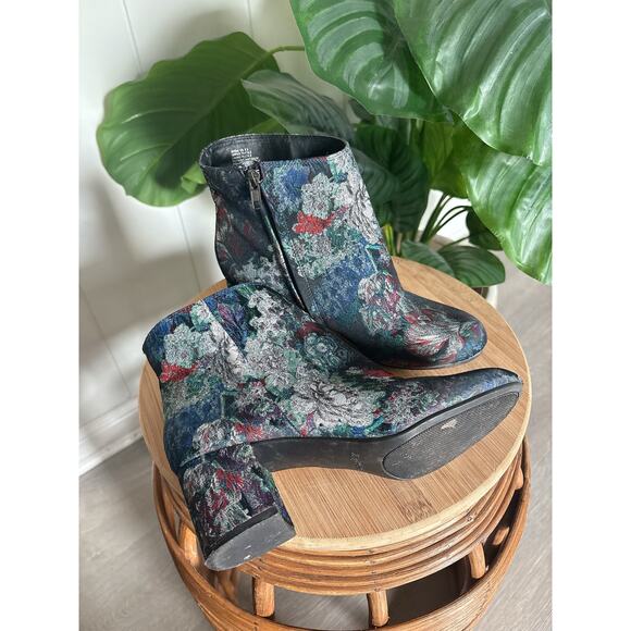 Zigi Soho Nydia Embroidered Floral Tapestry Ankle Boots Size 8.5 - Picture 2 of 9
